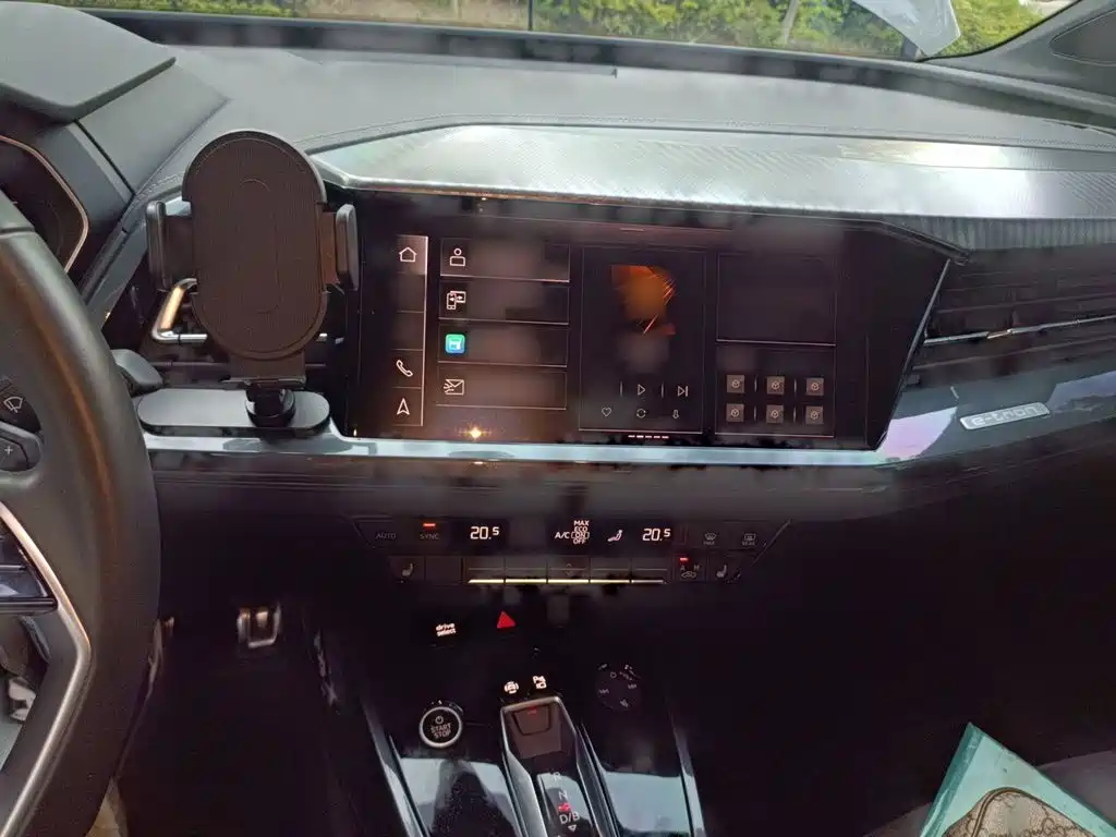 Audi Q4 e-tron — миниатюра 7