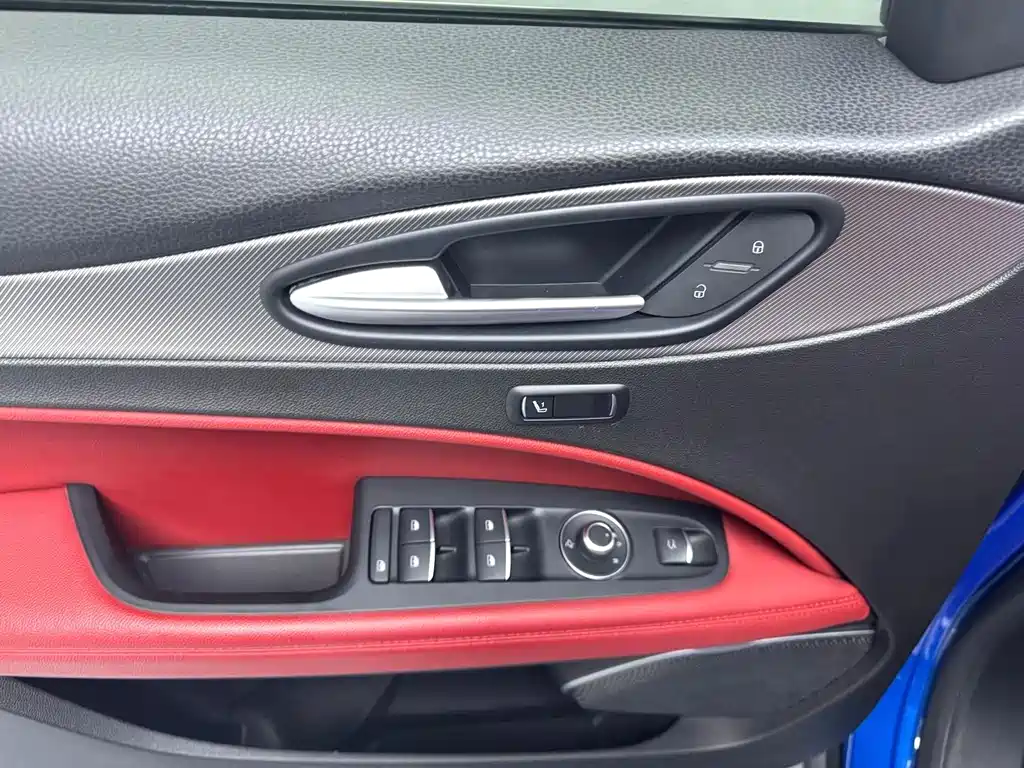 Alfa Romeo Stelvio — миниатюра 6