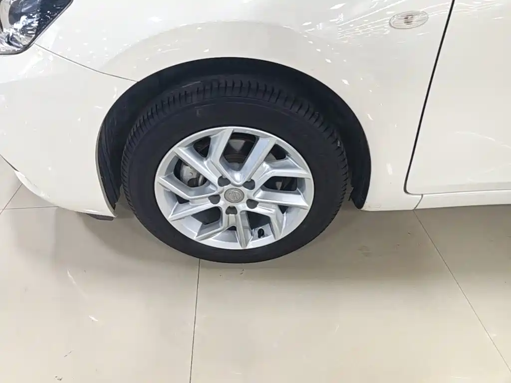 Nissan Tiida — миниатюра 23