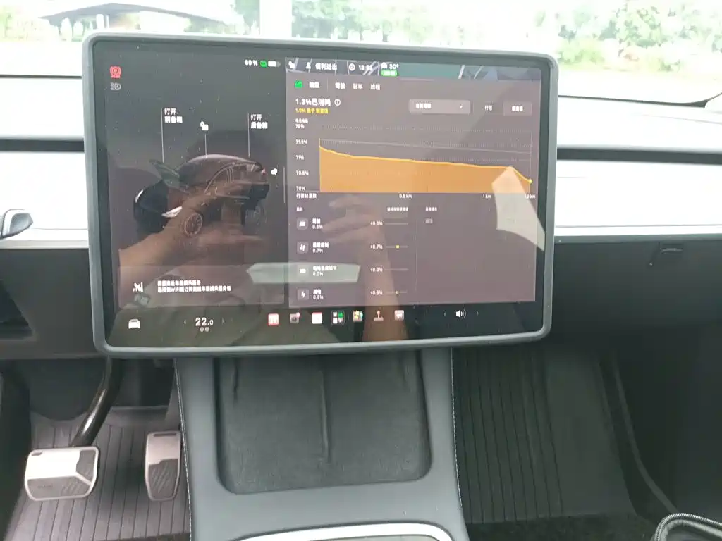 Tesla Model Y — миниатюра 14
