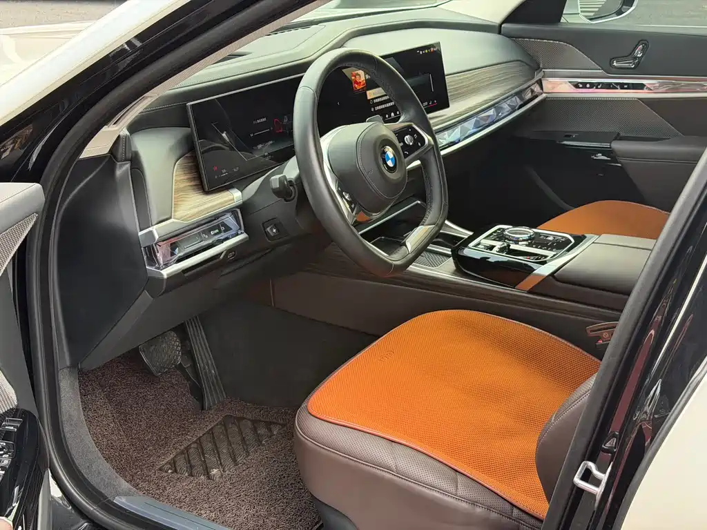 BMW 7 Series — миниатюра 8