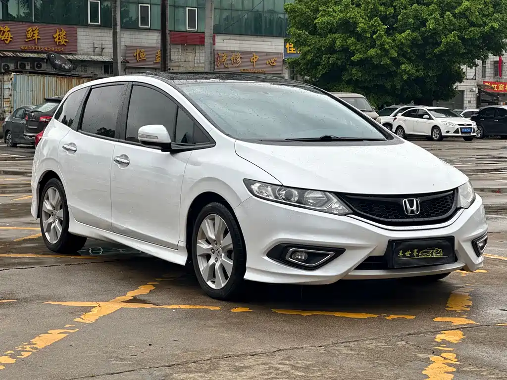 Honda Jade 2014 1.8L CVT Luxury 5 мест