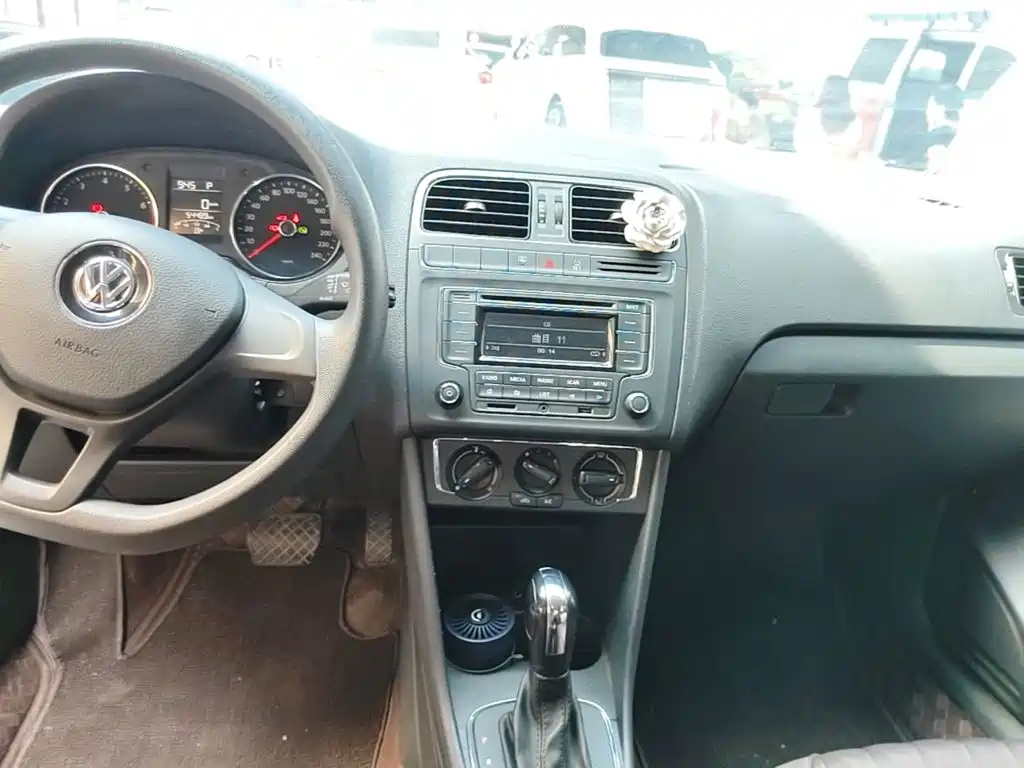 Volkswagen Polo — миниатюра 13