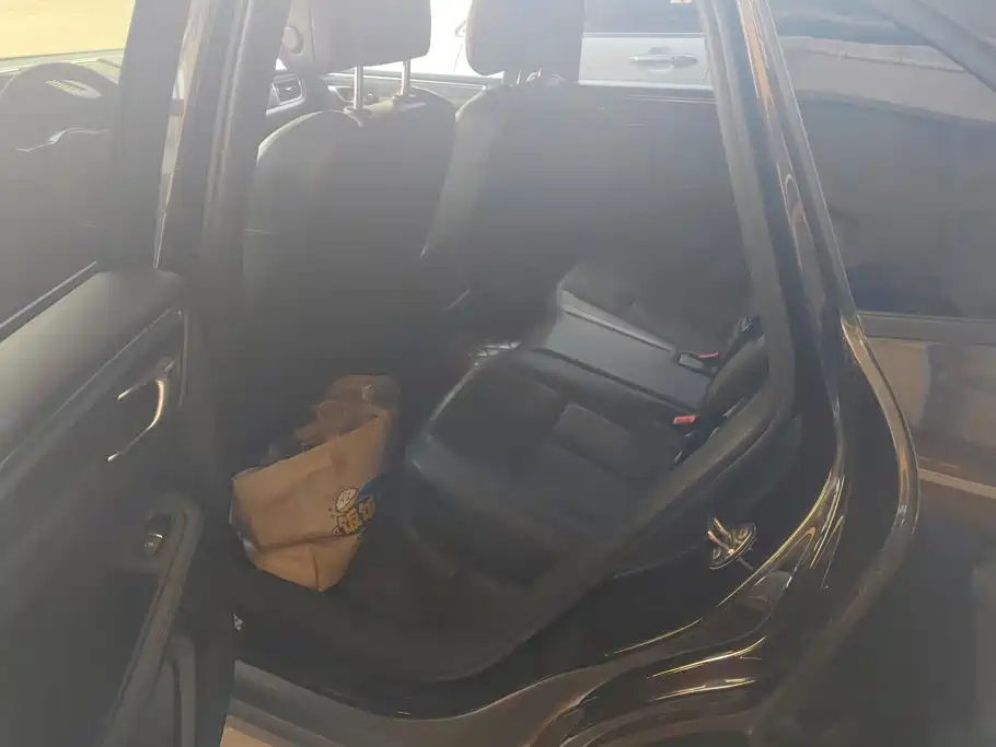 Porsche Macan — миниатюра 11