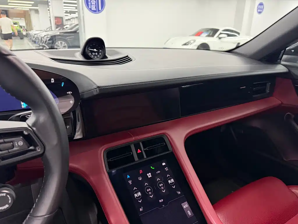 Porsche Taycan — миниатюра 16