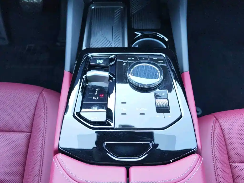 BMW i5 — миниатюра 7