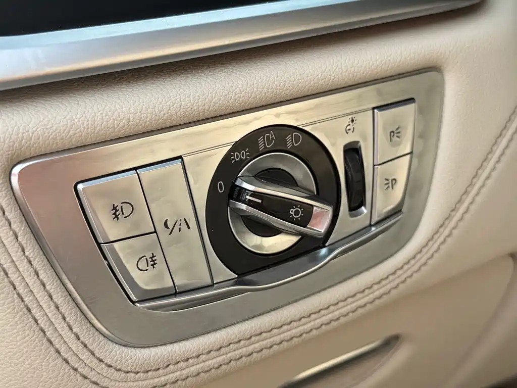 BMW 7 Series 7 2016 750Li xDrive мест