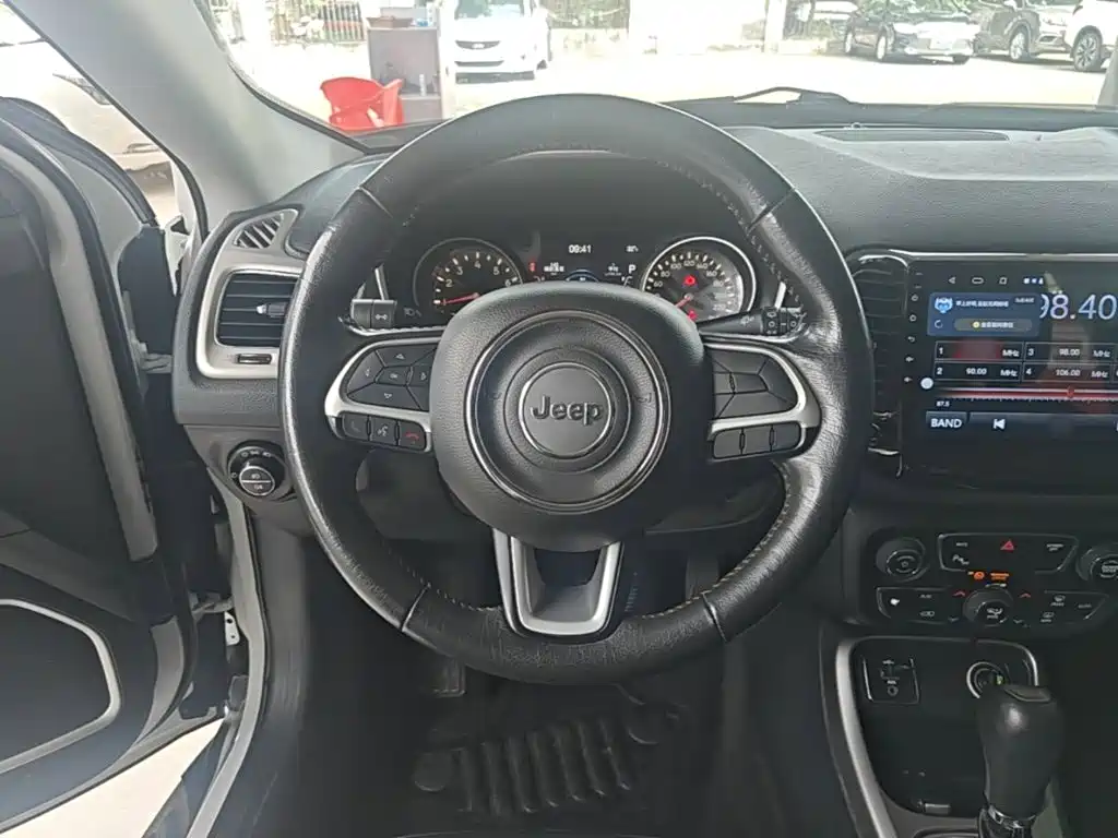 Jeep Compass — миниатюра 11