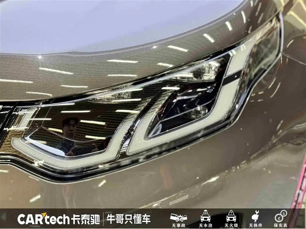 LAND ROVER DISCOVER SPORTS