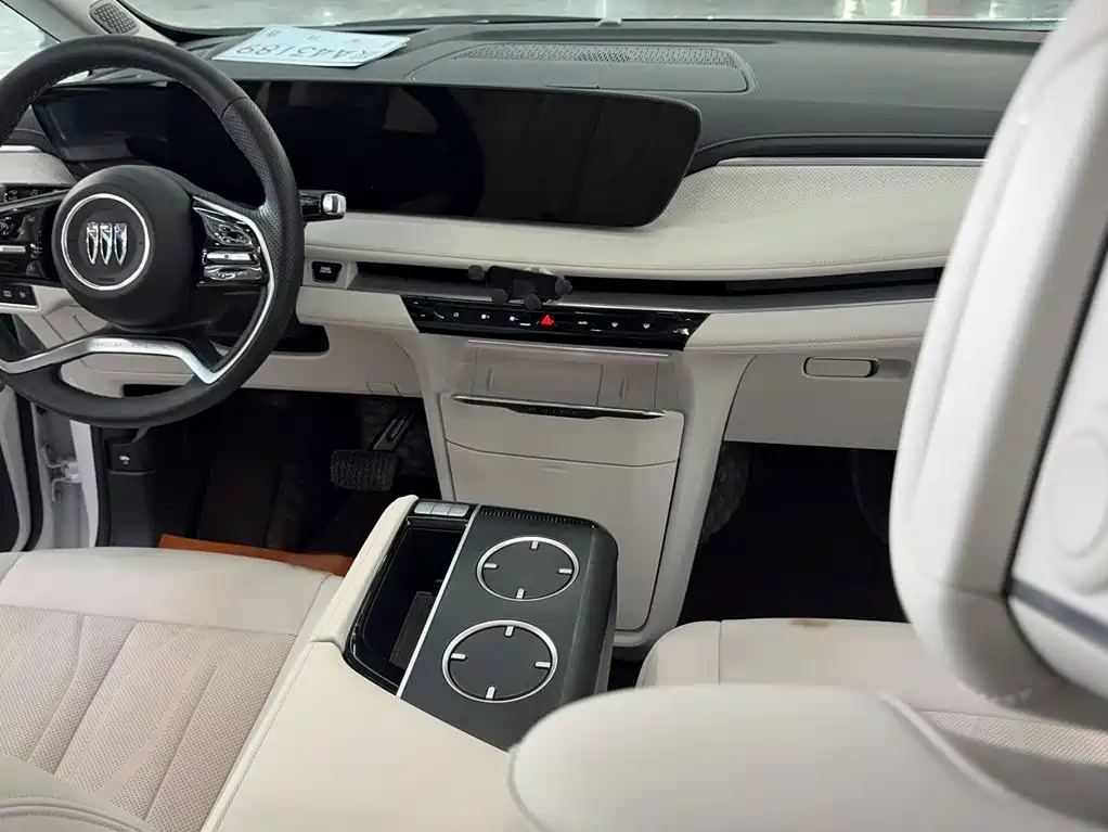 Buick GL8 2024 Premium 7 мест