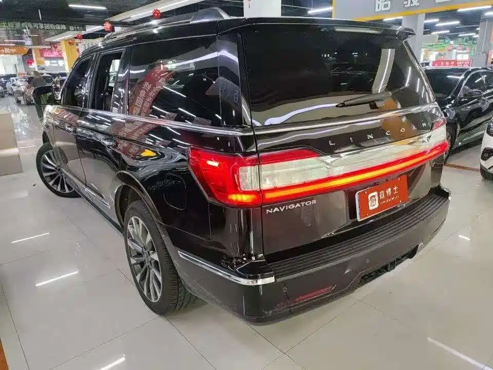 Lincoln Navigator — миниатюра 2