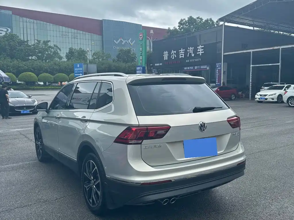 Volkswagen Tiguan L L 2019 330TSI AT Luxury VI