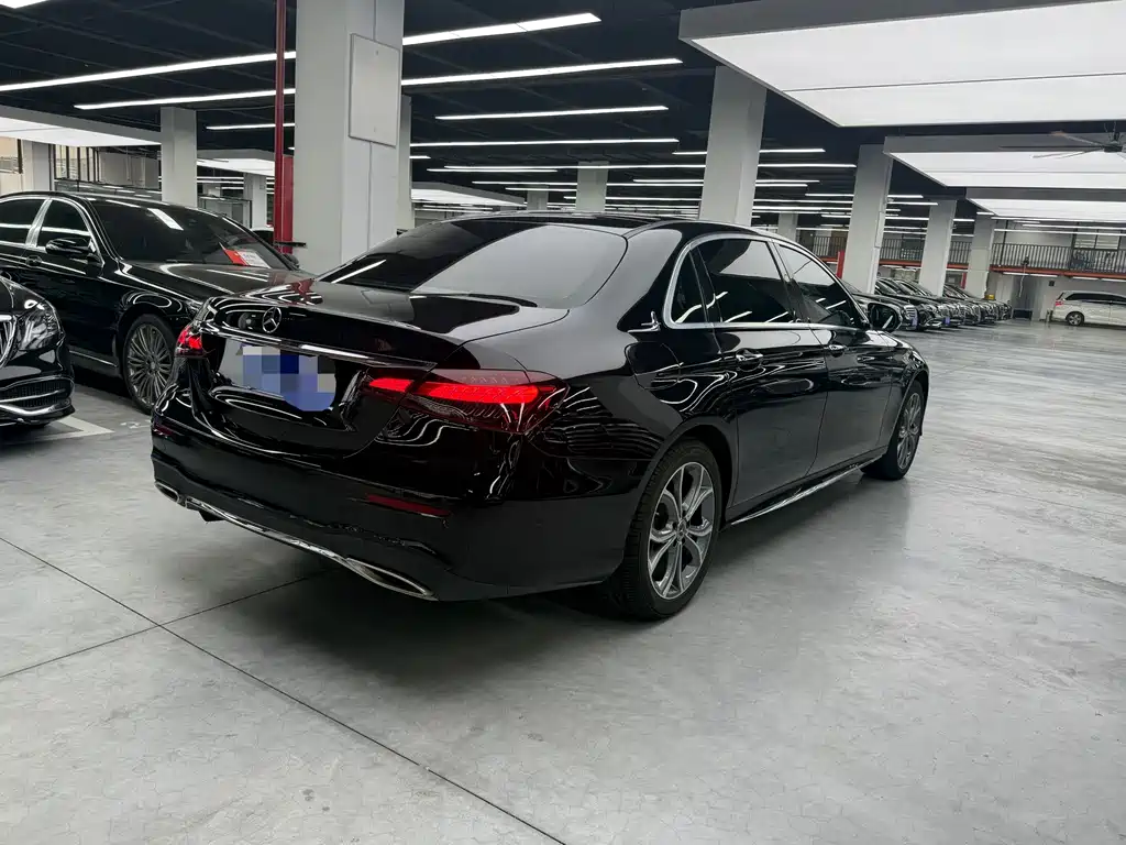 Mercedes-Benz E-Class — миниатюра 13