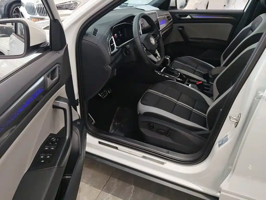 Volkswagen T-Roc — миниатюра 16