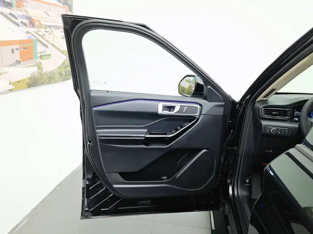 Ford Explorer — миниатюра 8