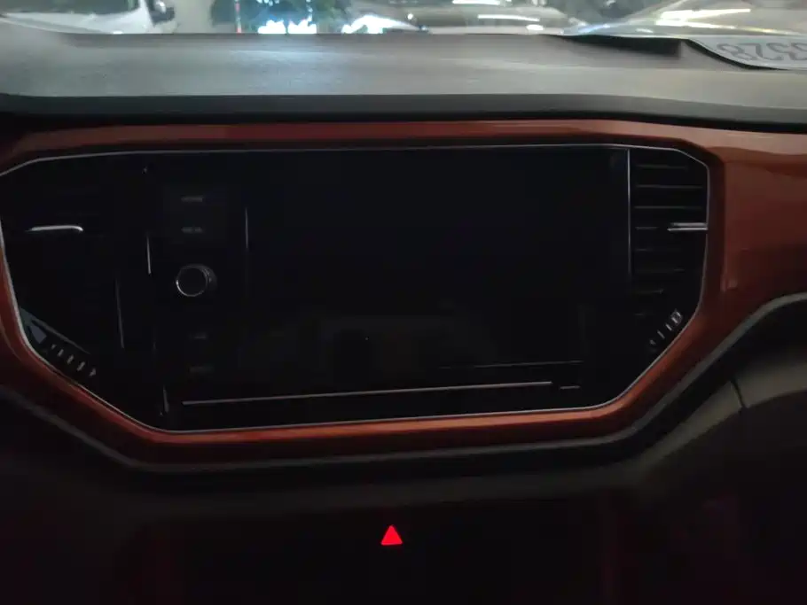 Volkswagen T-Roc — миниатюра 13