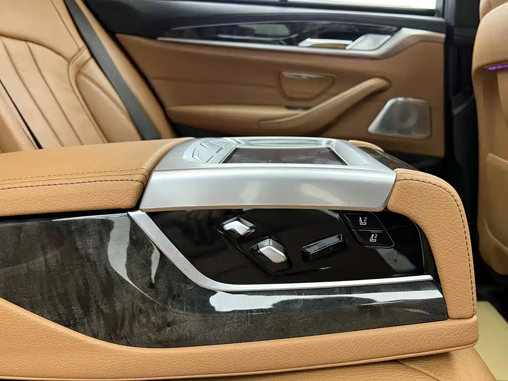 BMW 5 Series — миниатюра 25