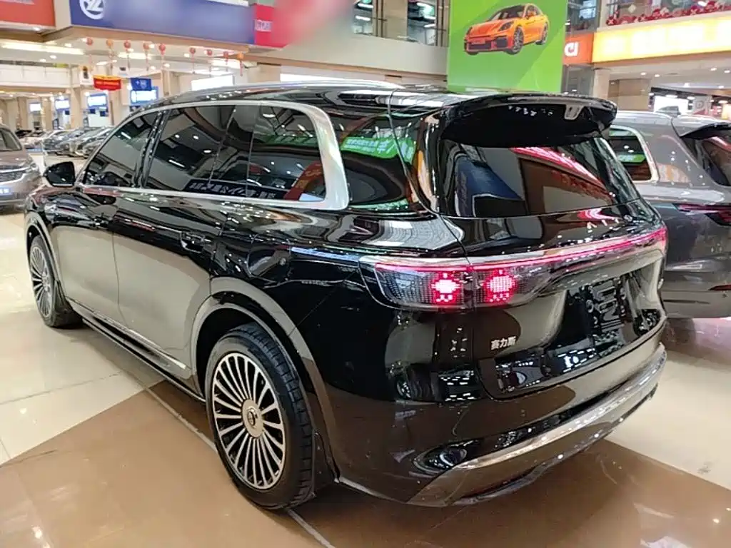 Aito M8 2025 Max+ 53.4kWh 6 мест (192 ）