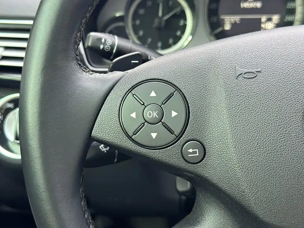 Mercedes-Benz E-Class — миниатюра 40