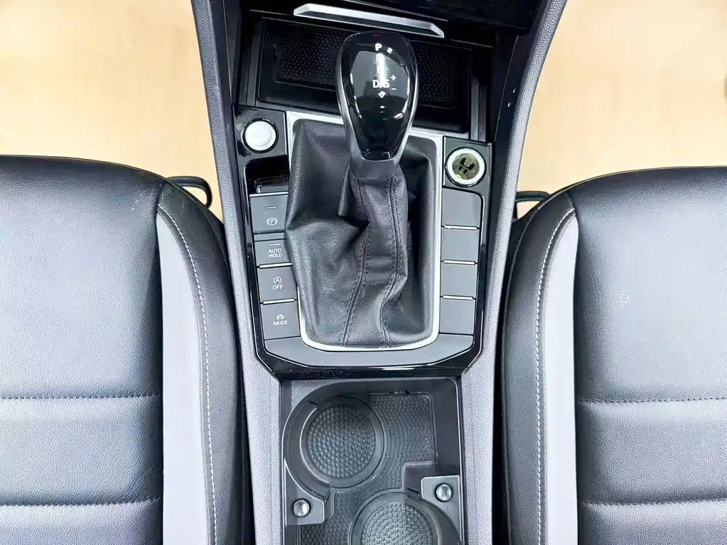 Volkswagen Sagitar — миниатюра 12