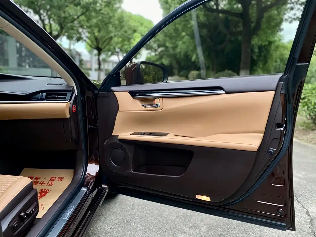 Lexus ES — миниатюра 10