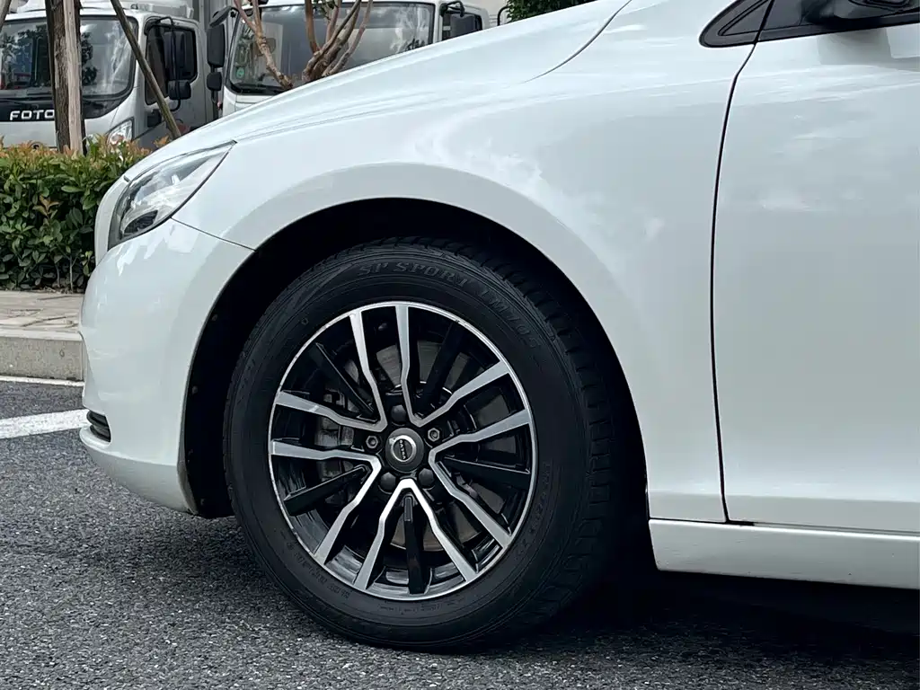 Volvo V40 — миниатюра 8