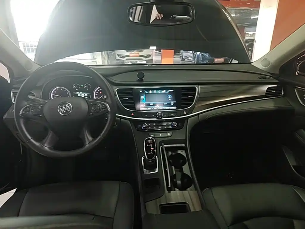 Buick LaCrosse — миниатюра 10