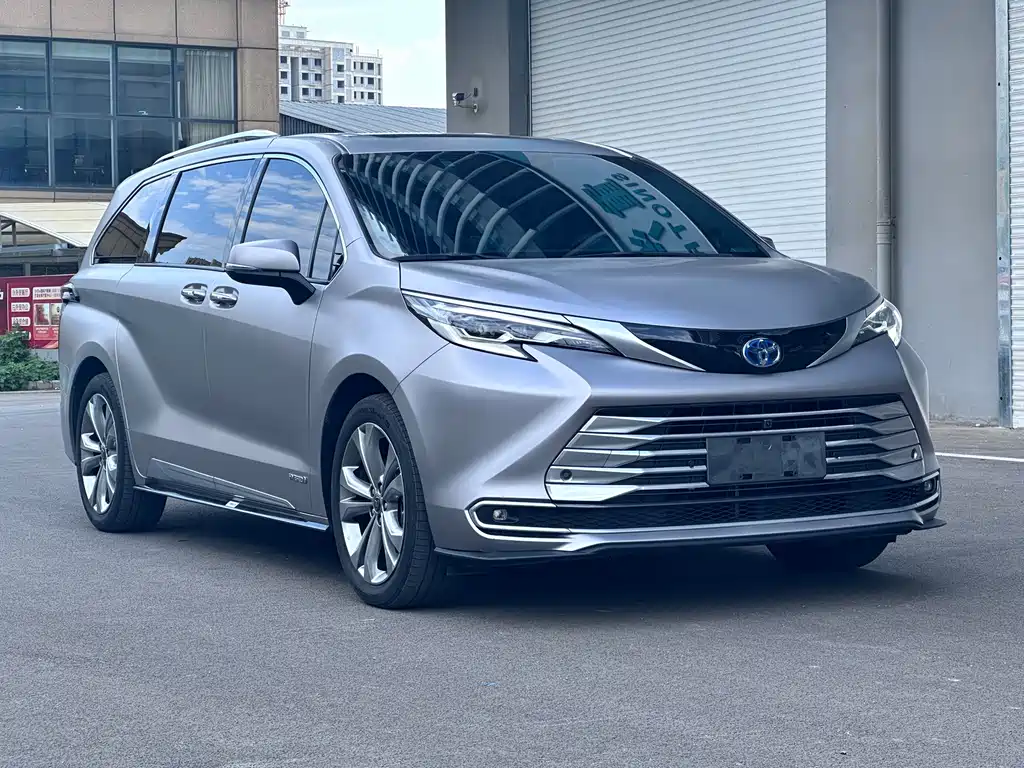 Toyota Sienna — миниатюра 3