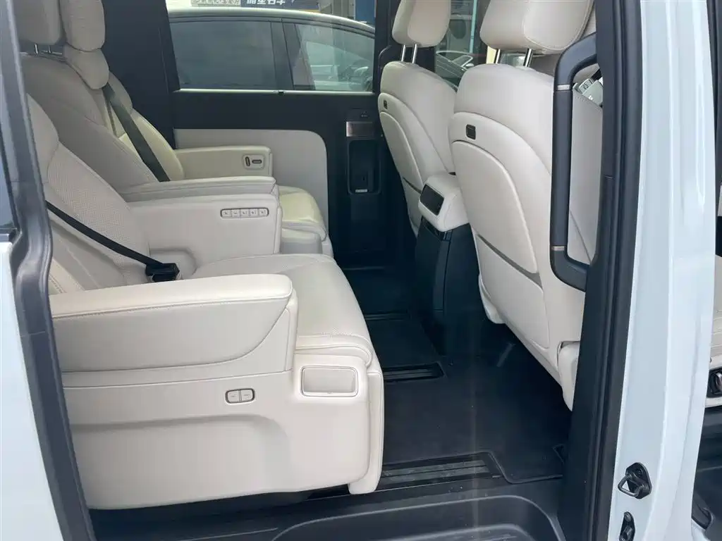 Li Auto MEGA 2025 Home