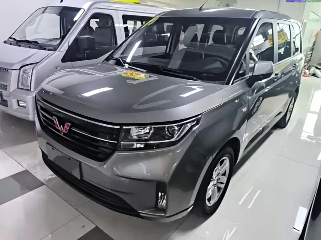 Wuling Hongguang PLUS
