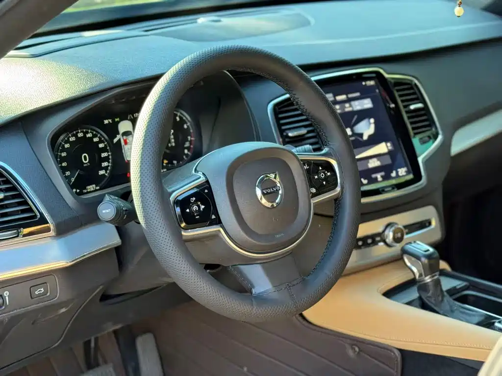 Volvo XC90 — миниатюра 12