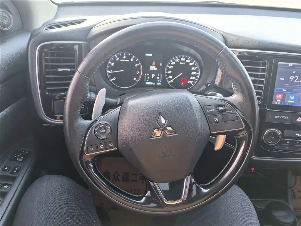 MITSUBISHI OUTLANDER