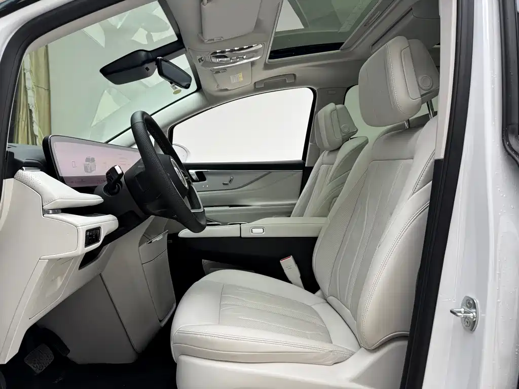 Buick GL8 Hybrid — миниатюра 5