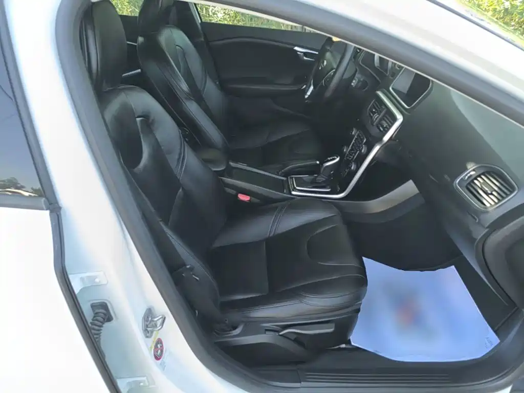 Volvo V40 — миниатюра 25