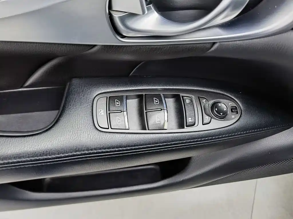 Infiniti Q70 — миниатюра 9