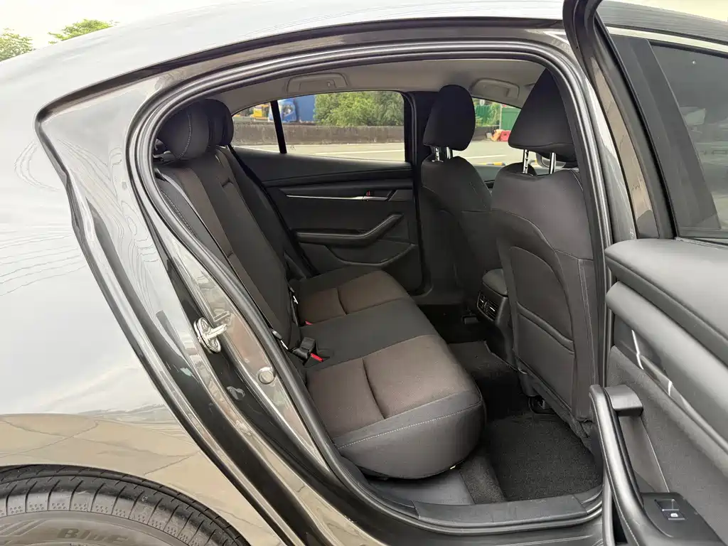 Mazda 3 Axela — миниатюра 16