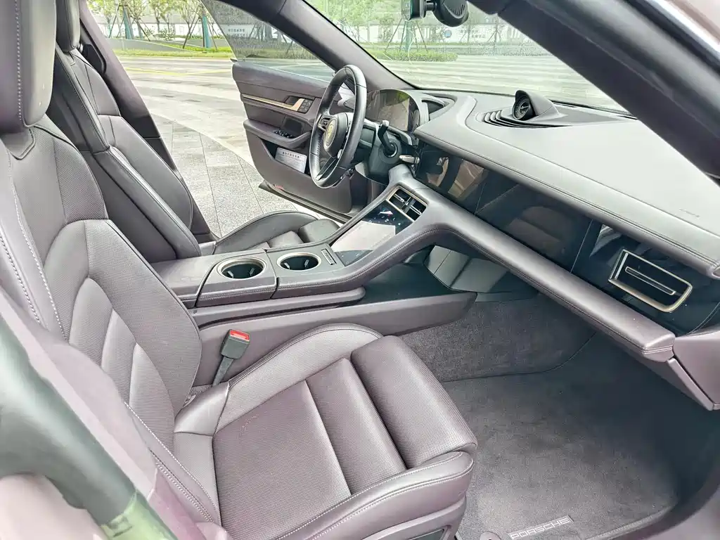 Porsche Taycan — миниатюра 10