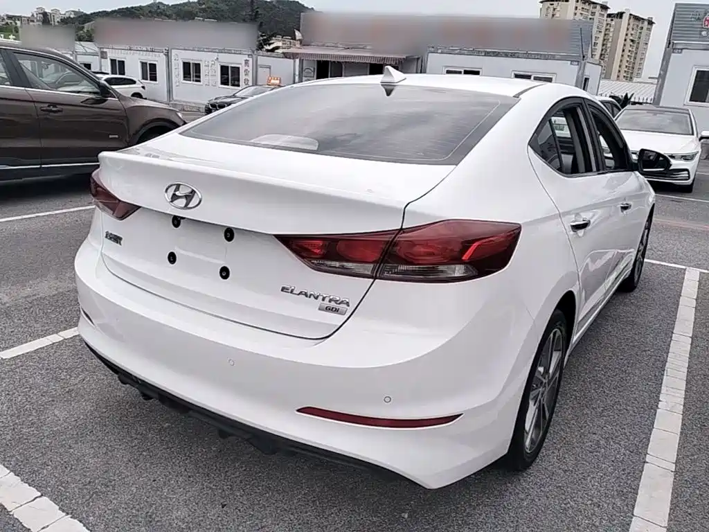 Hyundai Elantra — миниатюра 7