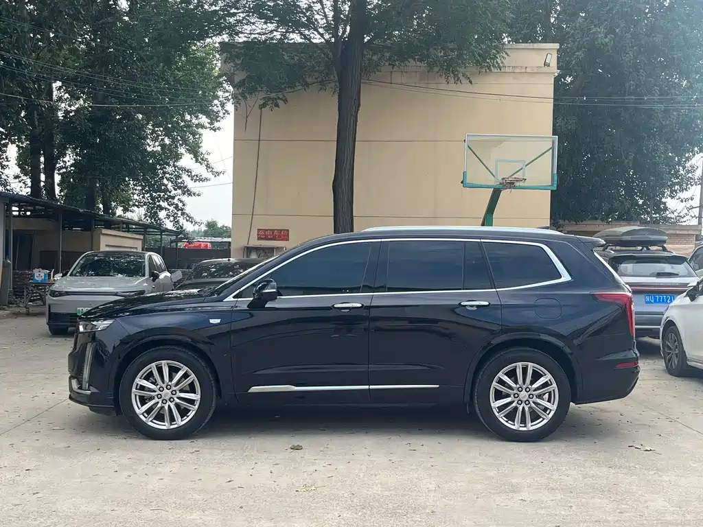 Cadillac XT6 2022 2.0T мест Luxury