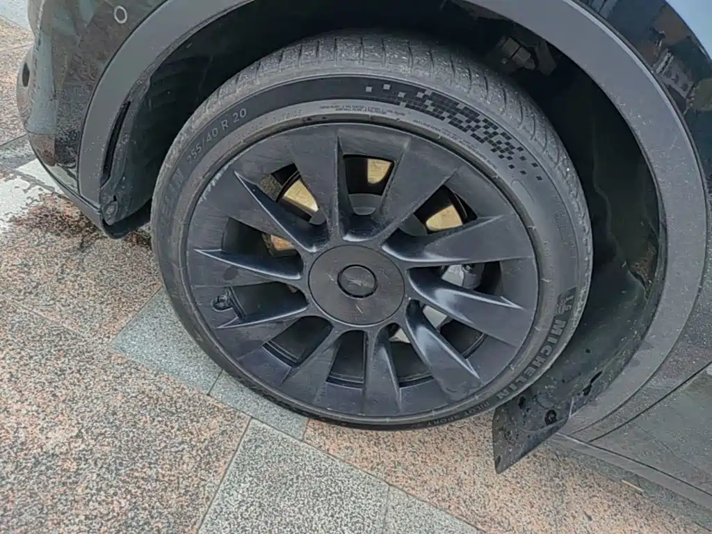 Tesla Model Y — миниатюра 23