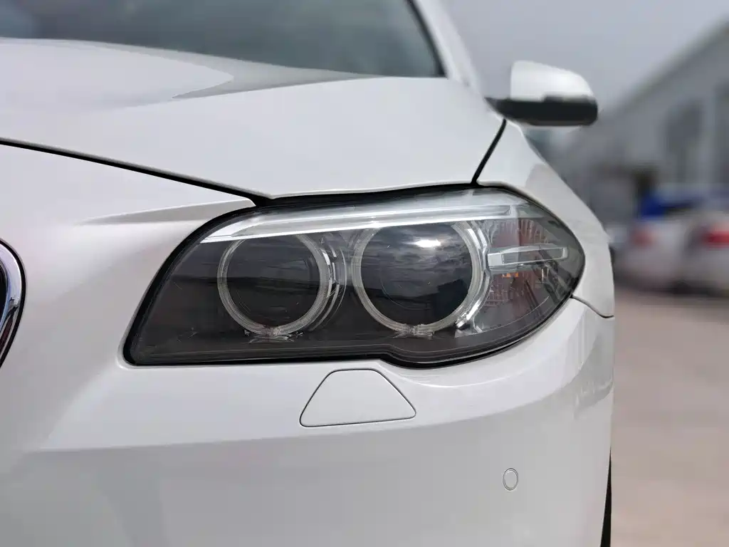 BMW 5 Series — миниатюра 7