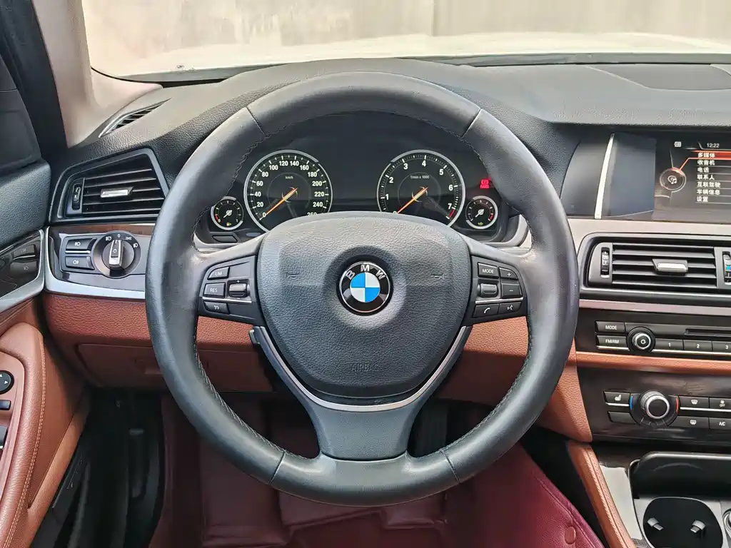 BMW 5 Series — миниатюра 24
