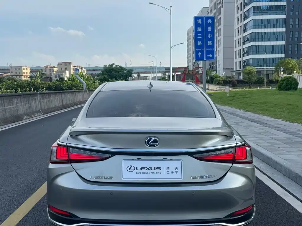 Lexus ES — миниатюра 7