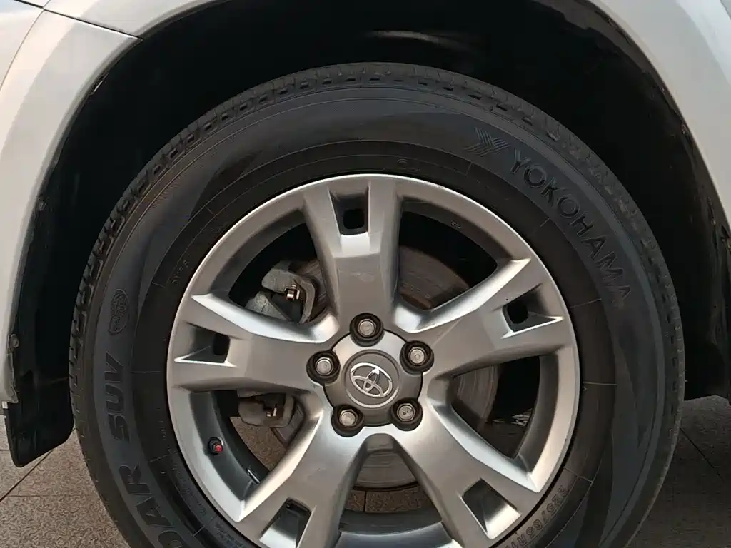 Toyota RAV4 — миниатюра 19