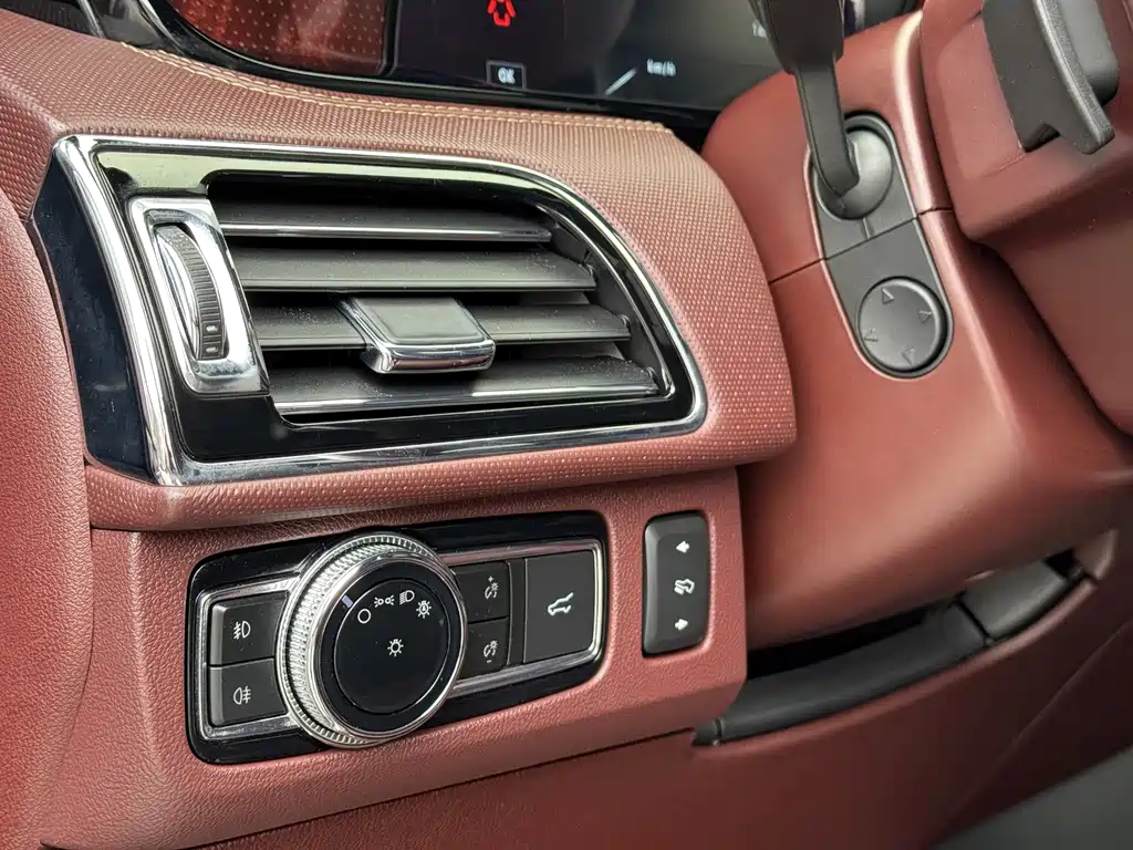 Lincoln Navigator — миниатюра 11