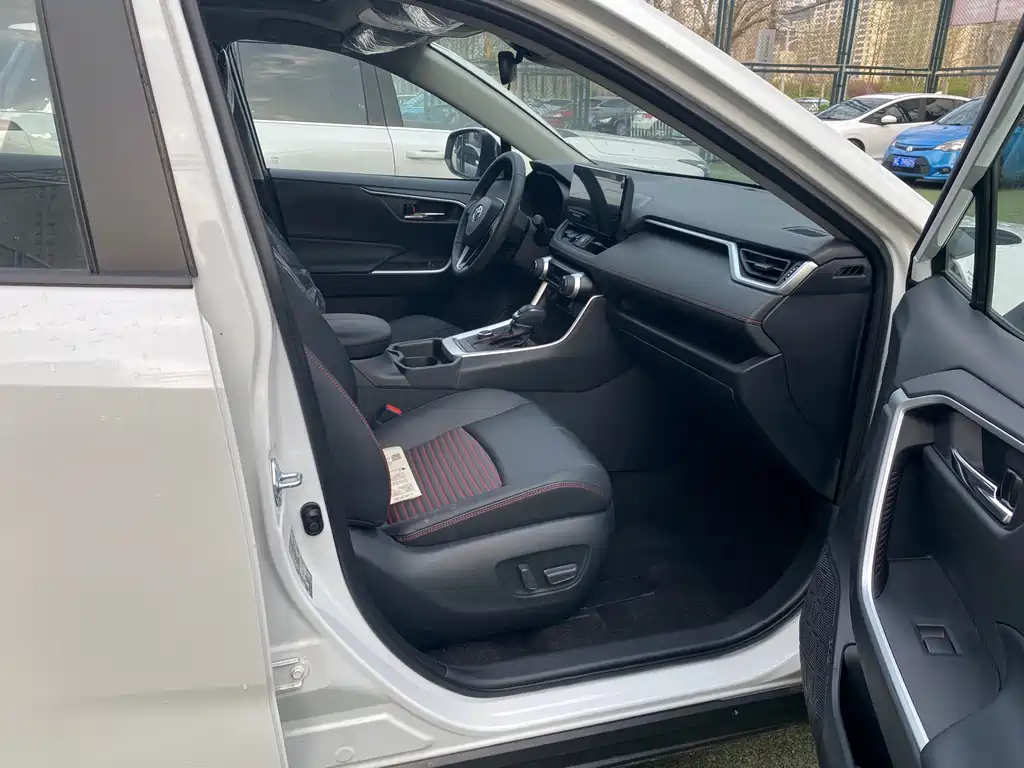 Toyota RAV4 Prime - фото 18
