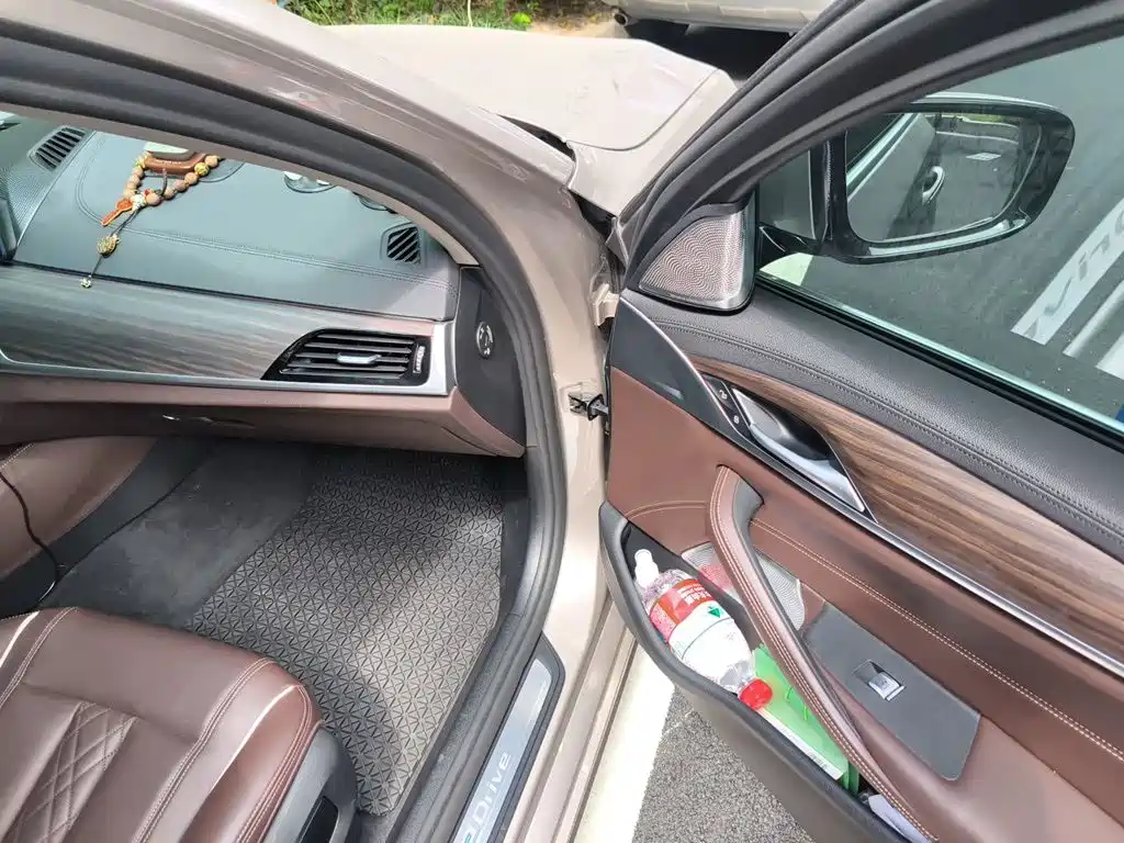 BMW 5 Series New Energy — миниатюра 20