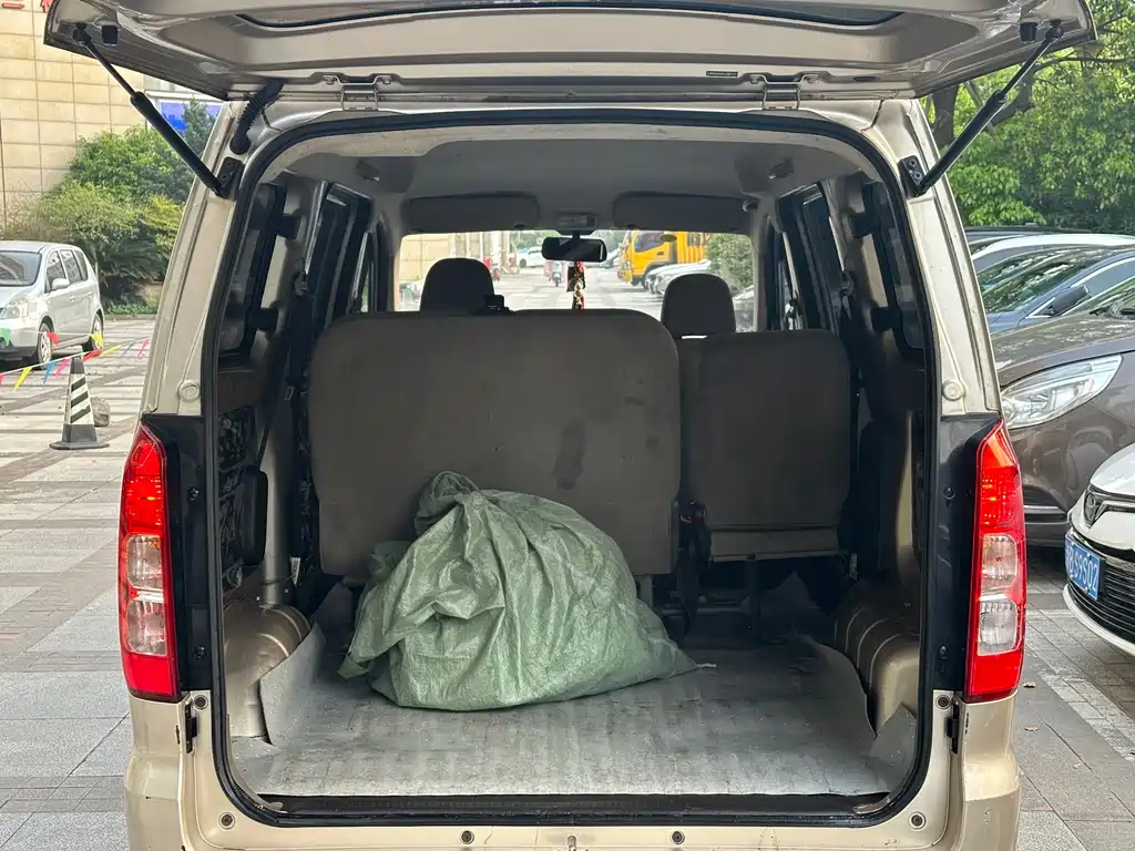 Wuling Hongguang V — миниатюра 13