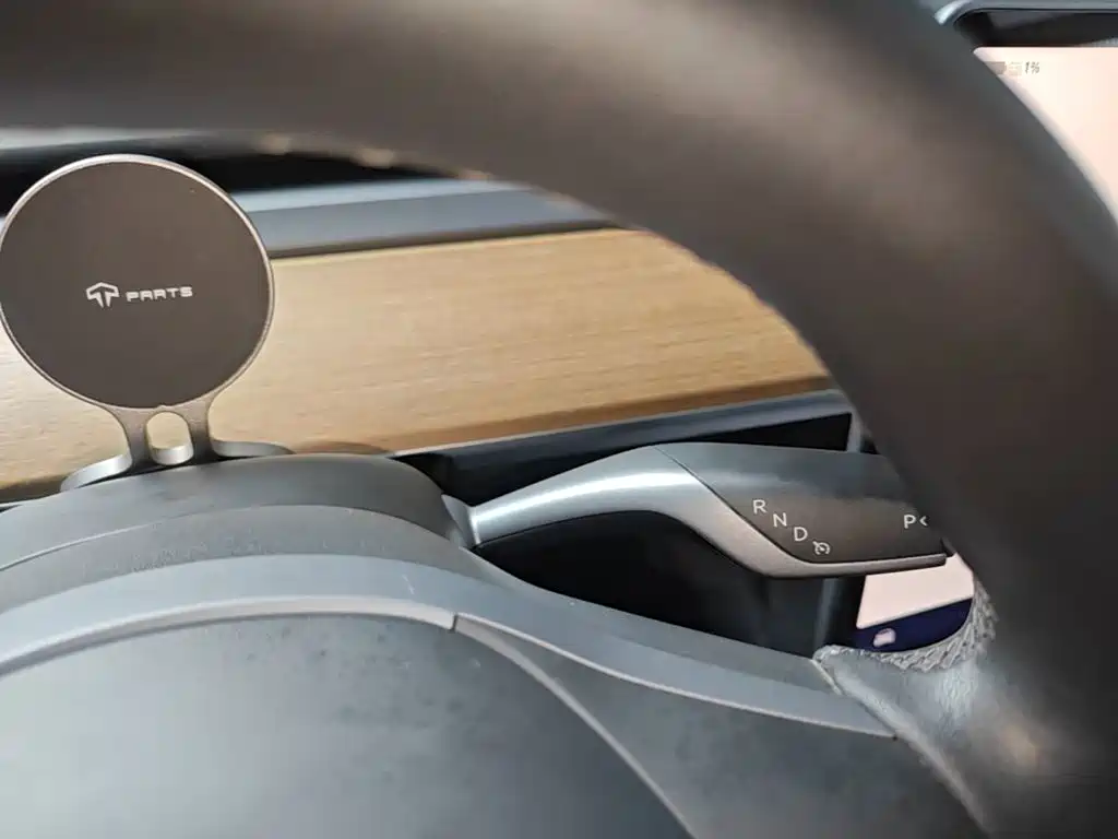 Tesla Model Y — миниатюра 14