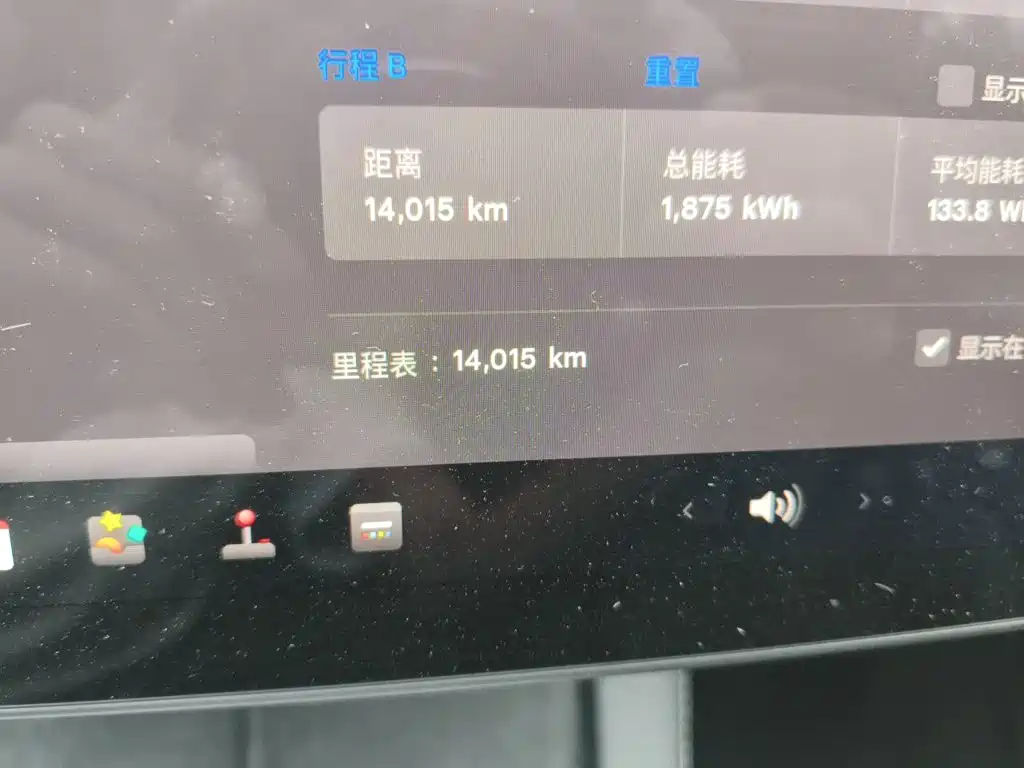 Tesla Model Y — миниатюра 5